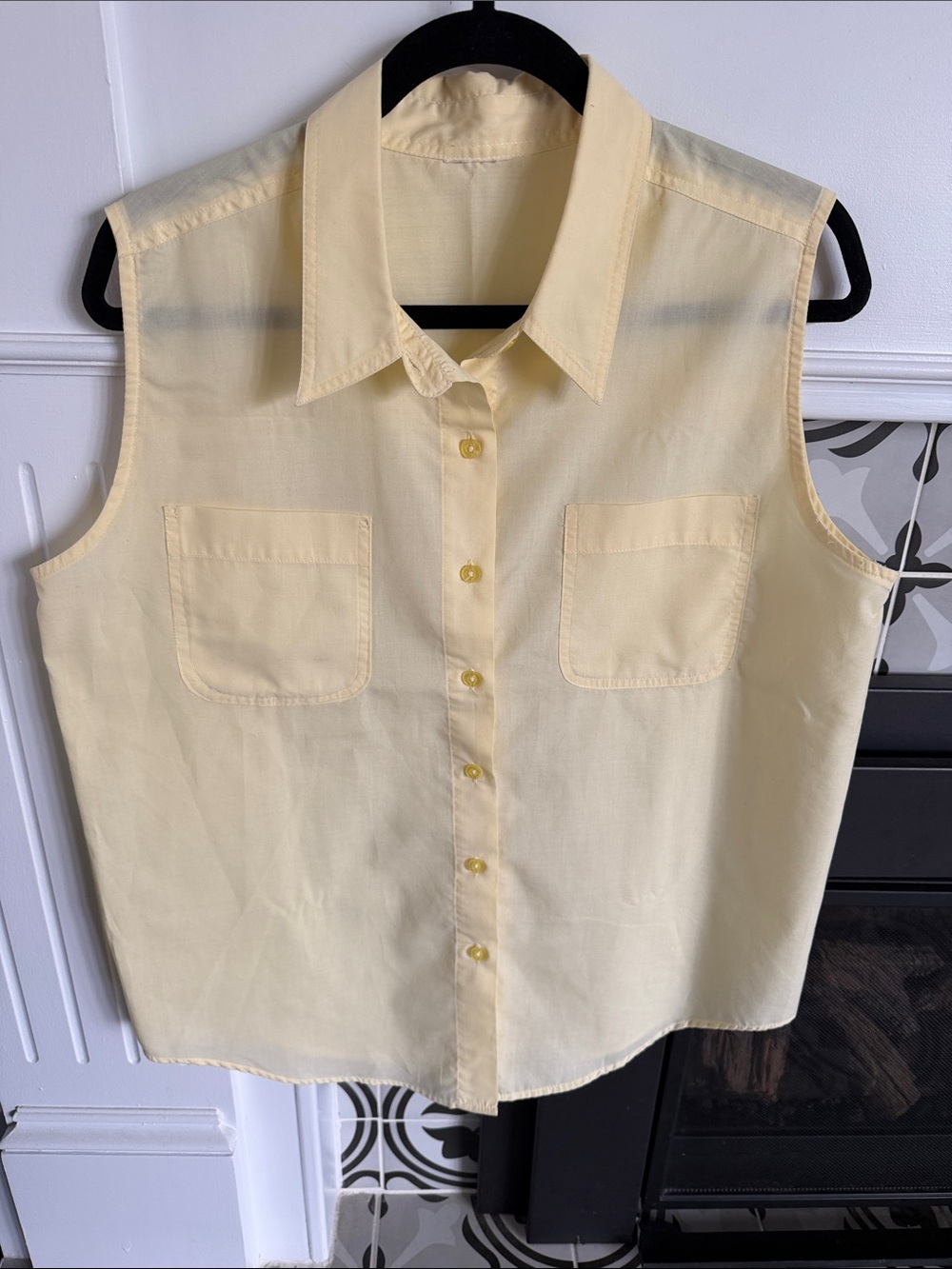 Sleeveless Button-Up Shirt in Pale Yellow